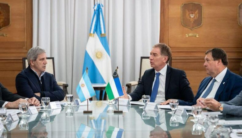 Río Negro se hará cargo de las rutas 22 y 151: Weretilneck firmó el traspaso con Santilli y Caputo