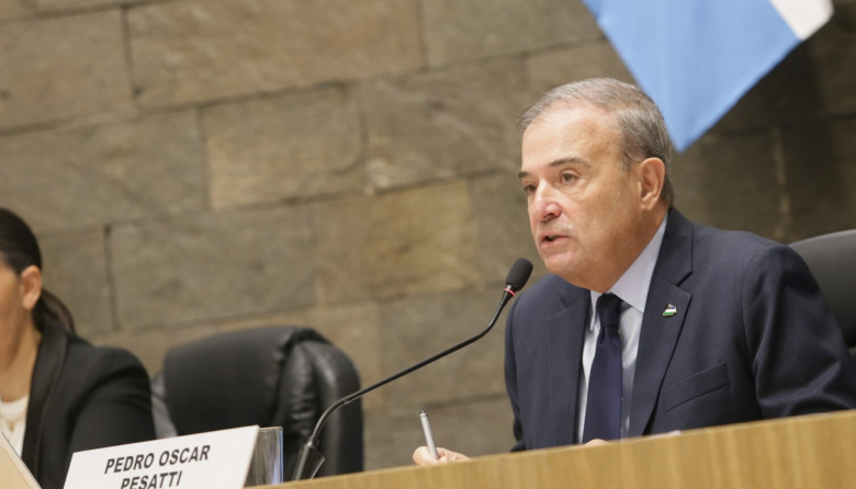 Pesatti plantea una “nueva cuestión social” frente a la inteligencia artificial y apunta contra Milei