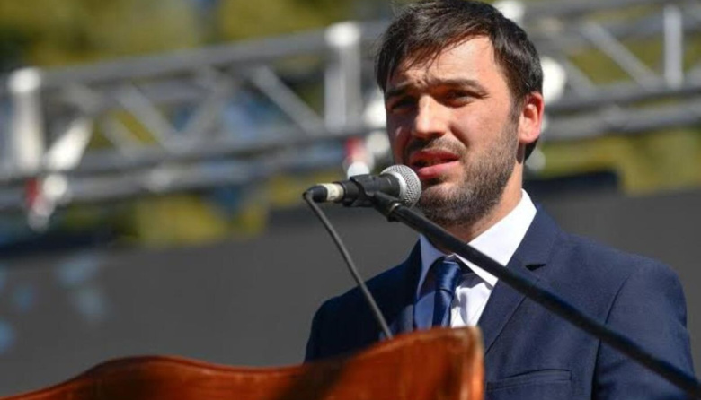 Torres se despega de Milei y Cristina y prepara una elección provincial con sello propio