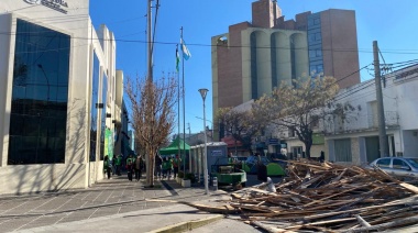ATE acampa frente a la Legislatura