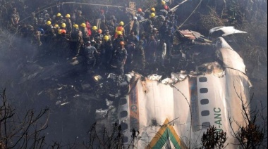 Tragedia en Nepal: unas 68 personas murieron al estrellarse un avión y entre las victimas hay una argentina
