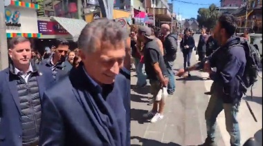 Mauricio Macri fue abucheado por vecinos en pleno centro de Bariloche