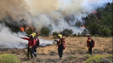 Incendio en Los Alerces: el fuego sigue activo pero controlado