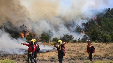 Se amplia el despliegue de recursos para contener el incendio en los Alerces que ya llega a las más de 8 mil hectáreas