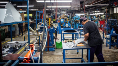 Industria argentina en alerta: la UIA advierte sobre el freno en sectores clave