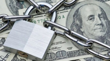 Reinstauran una medida del cepo al dólar: quienes compren en el oficial no podrán operar en el MEP y CCL