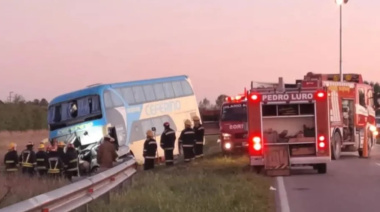 Conmoción: un muerto y varios heridos en un triple choque con un colectivo que iba a Viedma