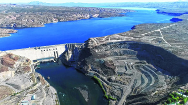 Vencen los pagos de las represas del Comahue y el Gobierno espera dólares clave