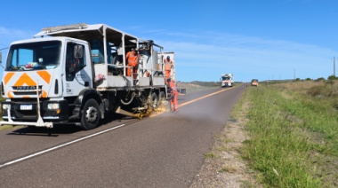 Vialidad Rionegrina avanza con la señalización horizontal en la Ruta Provincial 1 entre La Lobería y Viedma