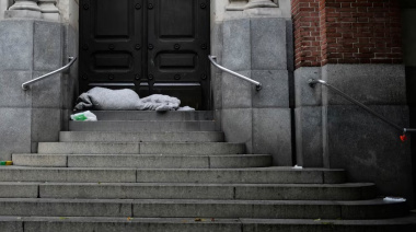 La pobreza bajó al 28,2% en Argentina y afecta a 13,5 millones de personas