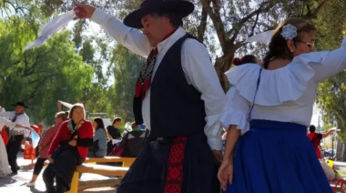 Día de la Zamba en Viedma: baile y tradición en Plaza San Martín