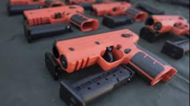 Neuquén suma pistolas Byrna y cámaras corporales a la Policía