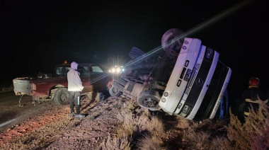 Un camión que iba hacia Vaca Muerta volcó en la Ruta 151 y crecen los reclamos por su estado