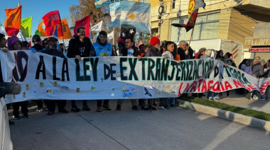 Multitudinaria protesta en Viedma en rechazo a los cambios en la Ley de Tierras