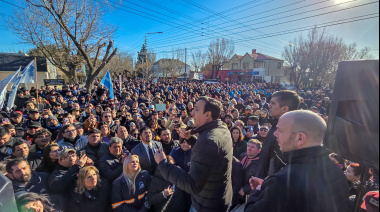 Río Gallegos salió a la calle contra el recorte de fondos: Grasso encabezó una marcha con más de 2.000 trabajadores