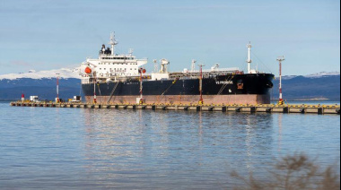 Un petrolero británico en Ushuaia vuelve a poner a Milei frente al debate por la soberanía