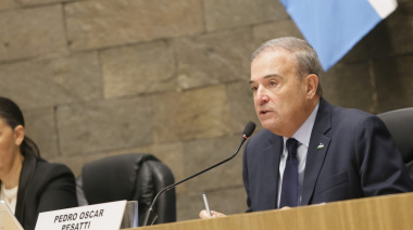 Pesatti plantea una “nueva cuestión social” frente a la inteligencia artificial y apunta contra Milei