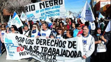 UnTER presentó un amparo ante la Corte por las jubilaciones docentes en Río Negro