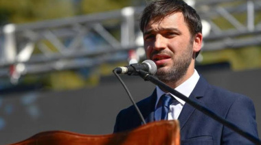 Torres se despega de Milei y Cristina y prepara una elección provincial con sello propio