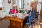 Rodolfo Aguiar y Arabela Carreras sellaron el acuerdo del Pase a Planta de 3100 trabajadores