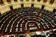 El gobierno obtuvo su primer triunfo legislativo y aprobó su ley "Bases" y el paquete fiscal