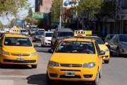 Taxistas de Neuquén protestan contra Uber y denuncian amenazas del municipio