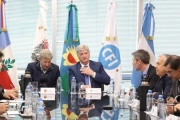 Gobernadores refuerzan el reclamo de fondos y envían a sus ministros a negociar con el equipo de Caputo