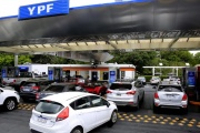 Suben los combustibles en julio: Milei aplicará parte de los impuestos y posterga el resto hasta agosto