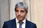 Más deuda y privatizaciones: la receta de Caputo para conseguir dólares y sostener el ajuste