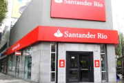 Denuncian despidos y precarización laboral por el cierre de sucursales del Banco Santander en Neuquén y Río Negro