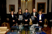 Milei se reunió una funcionaria clave de Trump para habilitar la exención de visa para argentinos que viajen a los Estados Unidos