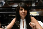 Finalmente Lorena Villaverde renunció al Senado y se quedaría en diputados