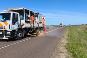 Vialidad Rionegrina avanza con la señalización horizontal en la Ruta Provincial 1 entre La Lobería y Viedma