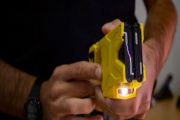 Río Negro autorizó el uso de pistolas Taser para la Policía provincial