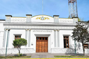 Figueroa asumió en Allen y crece la crisis municipal