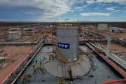 Río Negro: YPF impulsa 12 nuevos pozos en Vaca Muerta para abastecer Argentina LNG