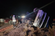 Un camión que iba hacia Vaca Muerta volcó en la Ruta 151 y crecen los reclamos por su estado