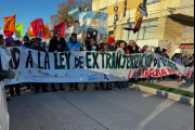 Multitudinaria protesta en Viedma en rechazo a los cambios en la Ley de Tierras