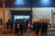 La empresa Mirgor despidió a 300 operarios sin indemnización y dictaron la conciliación obligatoria