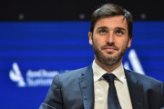 Torres negocia con Milei, pero la interna radical puede abrirle un frente inesperado