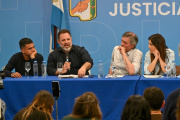 El peronismo de Chubut mueve fichas: Glinski con Kirchner y Bowen cerca de Pesatti