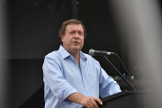 Weretilneck se mete en la “tercera posición” de los gobernadores para 2027