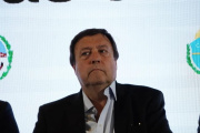 Weretilneck licita vuelos privados por $1.913 millones mientras Río Negro acumula demandas sin respuestas